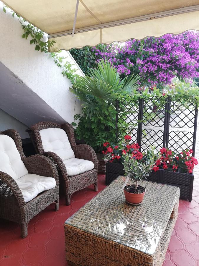 Apartments Poretti For 2,In Center Parking Free In The Yard,6 Min Beach Walk Ровинь Экстерьер фото