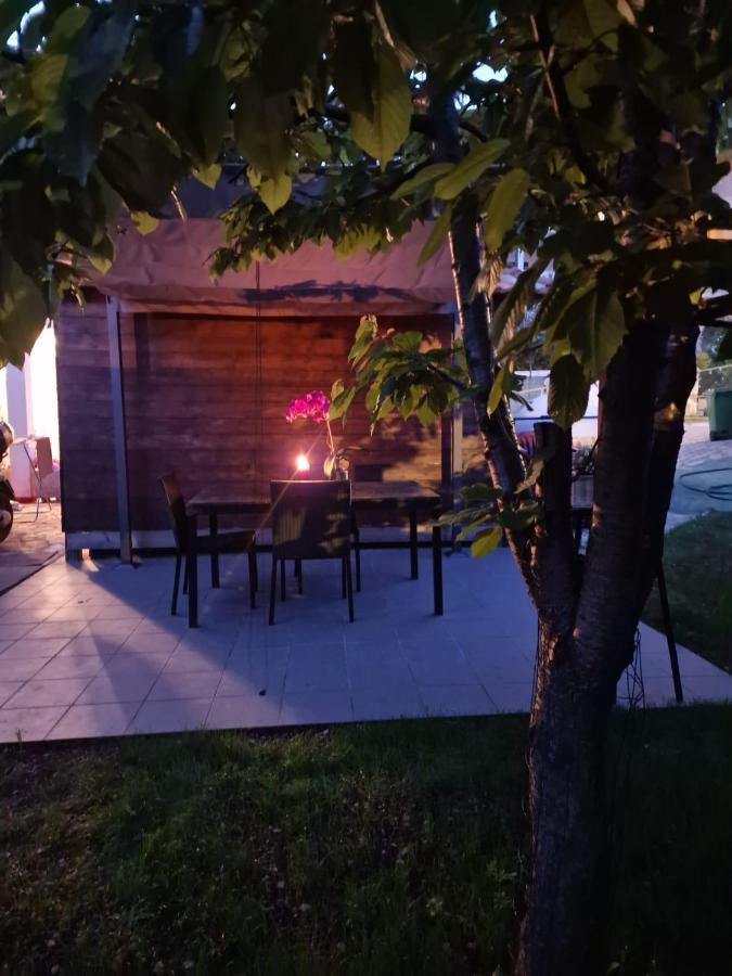Apartments Poretti For 2,In Center Parking Free In The Yard,6 Min Beach Walk Ровинь Экстерьер фото