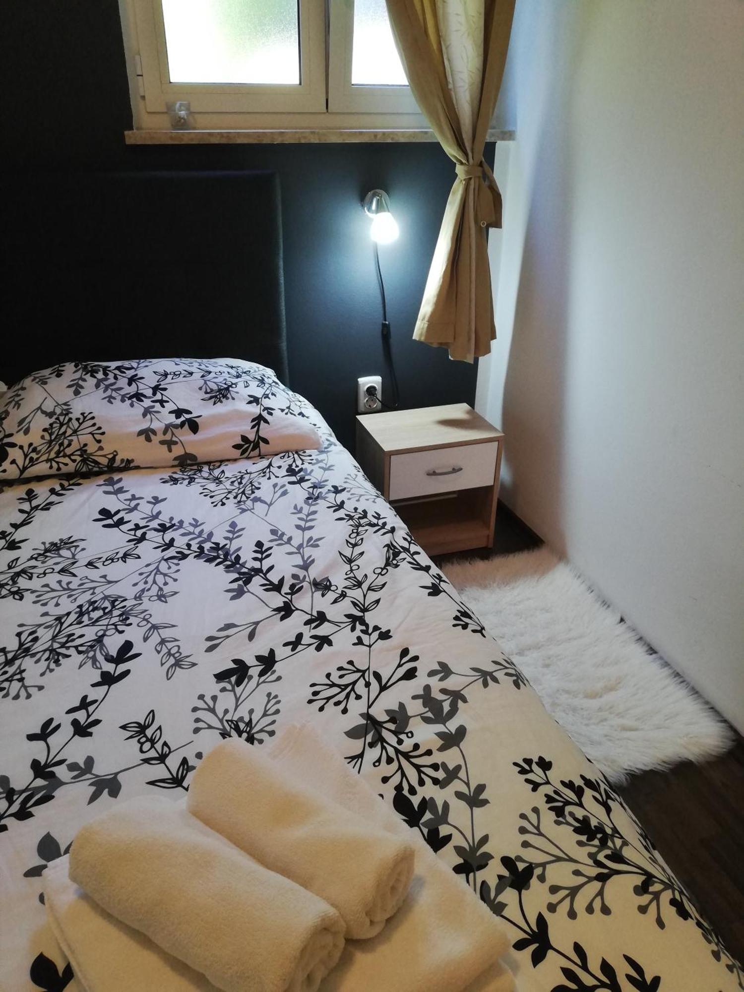 Apartments Poretti For 2,In Center Parking Free In The Yard,6 Min Beach Walk Ровинь Экстерьер фото