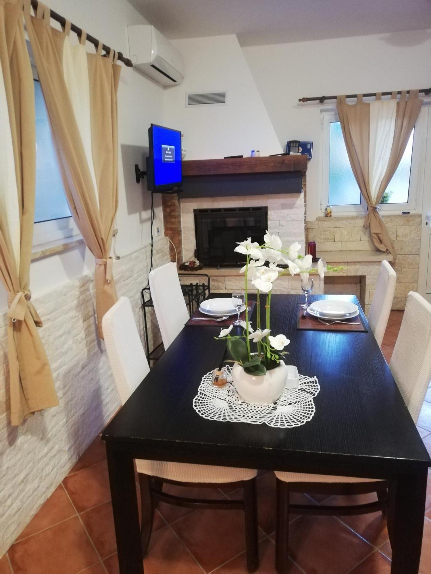 Apartments Poretti For 2,In Center Parking Free In The Yard,6 Min Beach Walk Ровинь Экстерьер фото